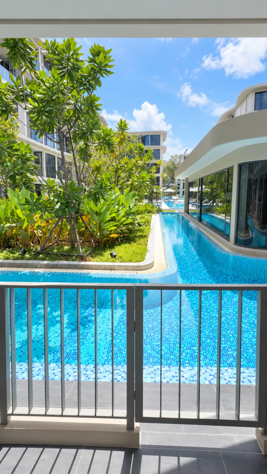 One-bedroom apartment with direct pool access, Bellevue Beachfront